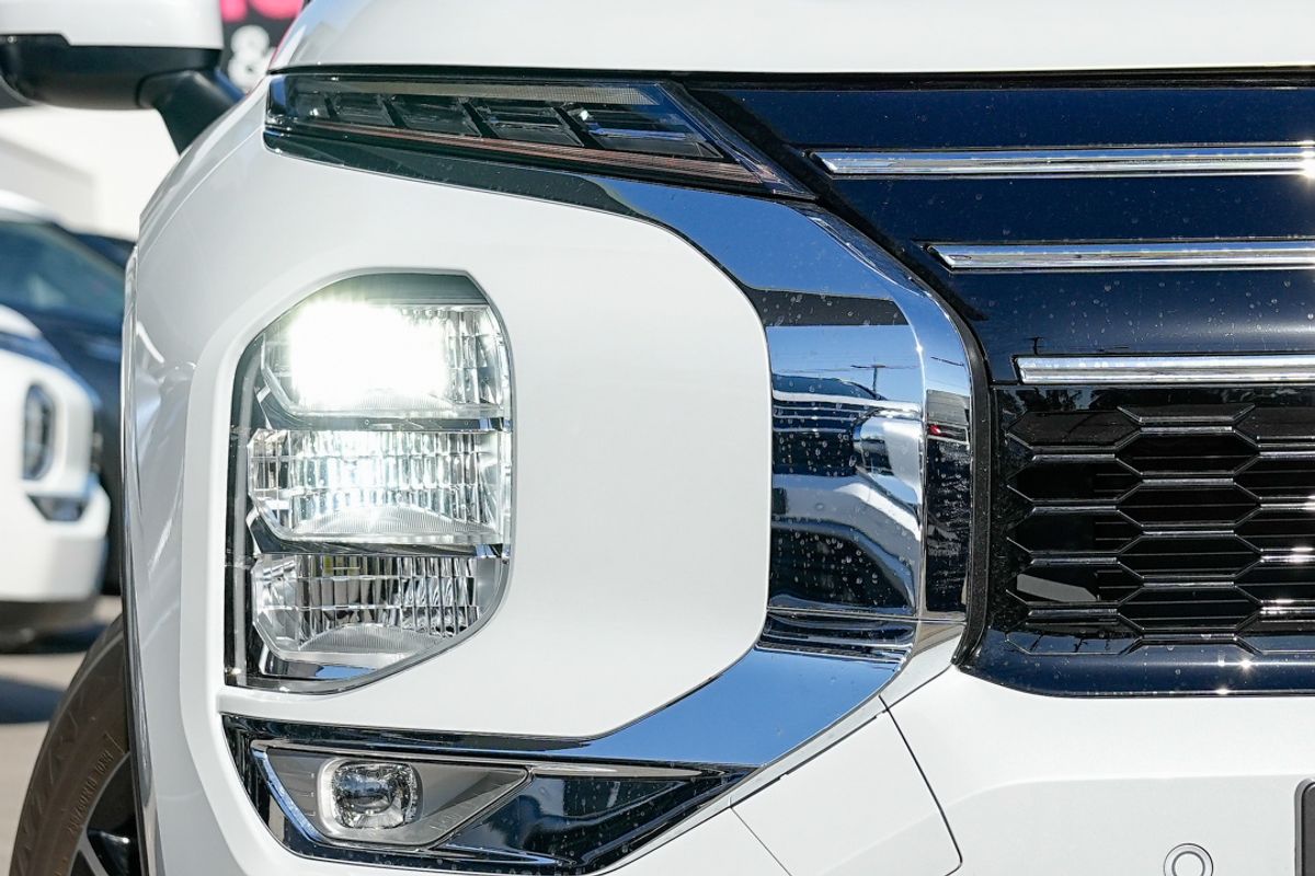 2025 Mitsubishi Outlander LS ZM