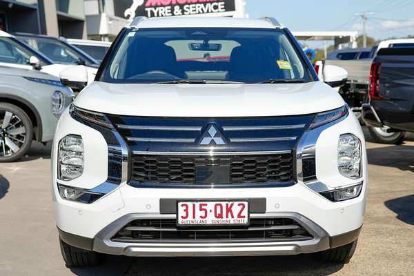 2025 Mitsubishi Outlander LS ZM thumb-2