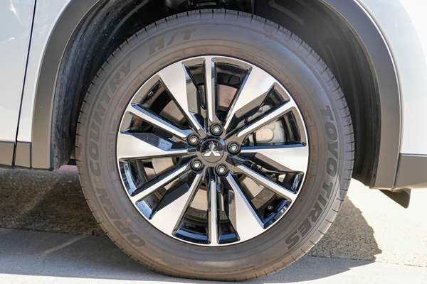 2025 Mitsubishi Outlander LS ZM thumb-3