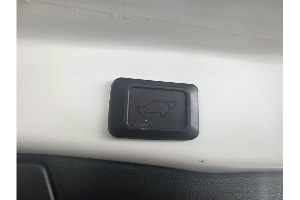 2021 Toyota RAV4 Cruiser AXAH52R image 12