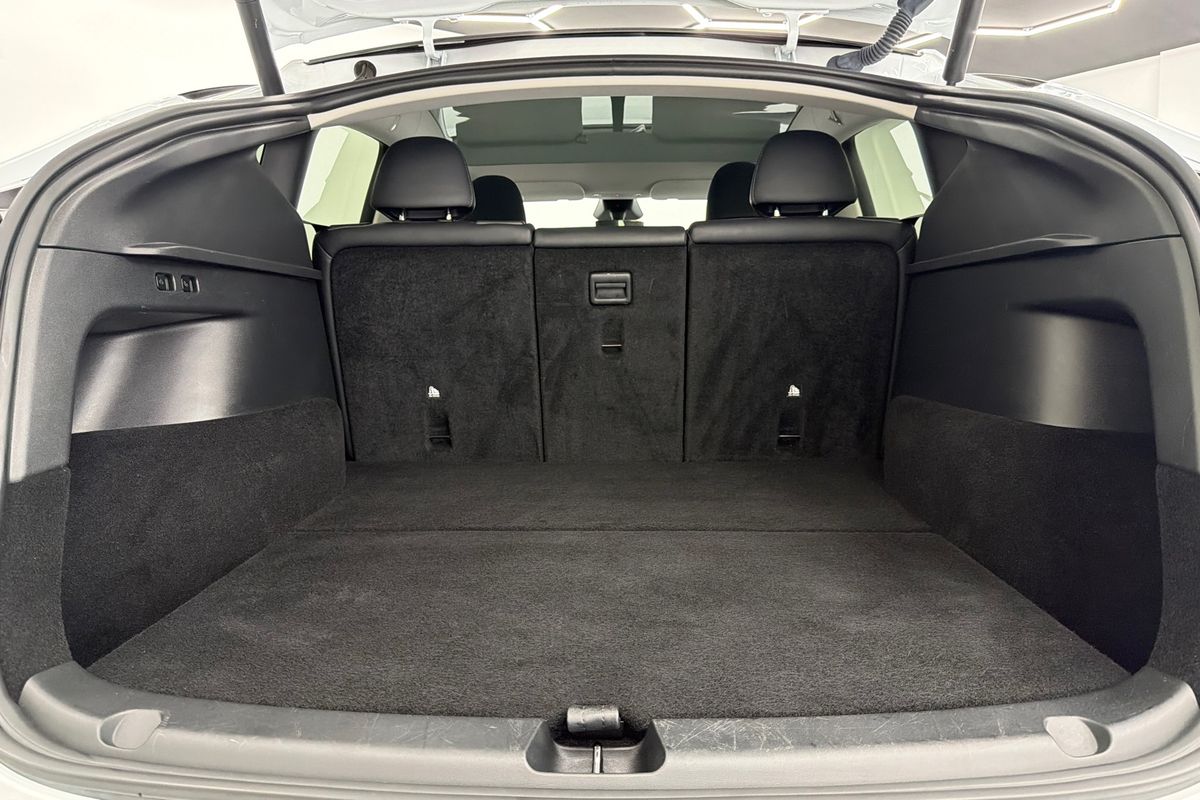 2025 Tesla Model Y Long Range