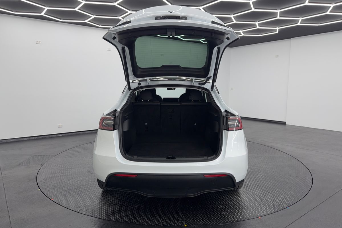 2025 Tesla Model Y Long Range