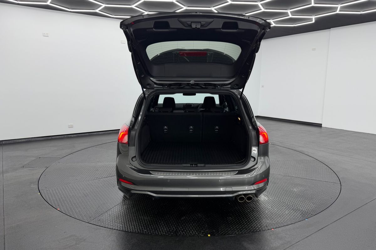 2018 Ford Focus ST-Line SA
