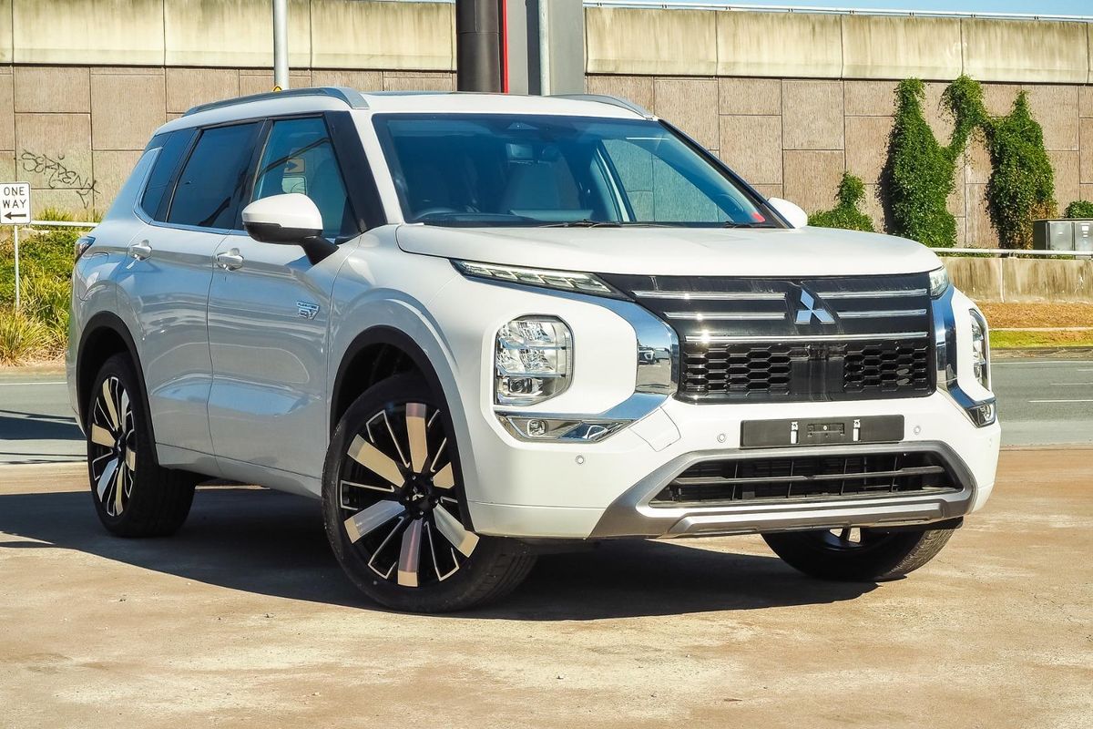 2025 Mitsubishi Outlander PHEV Exceed ZM