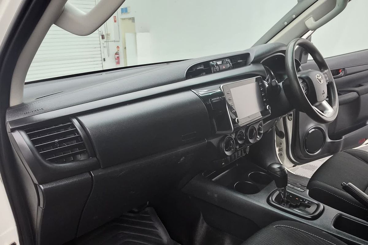 2022 Toyota Hilux SR GUN126R 4X4 image 32