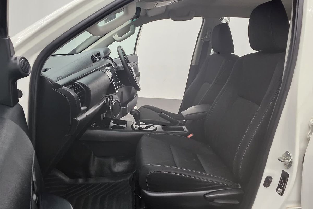 2022 Toyota Hilux SR GUN126R 4X4 image 33