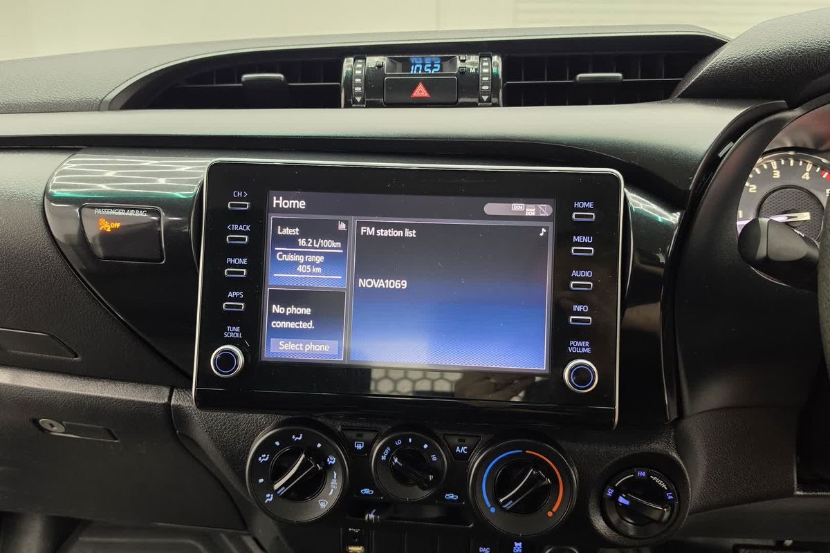 2022 Toyota Hilux SR GUN126R 4X4 image 34