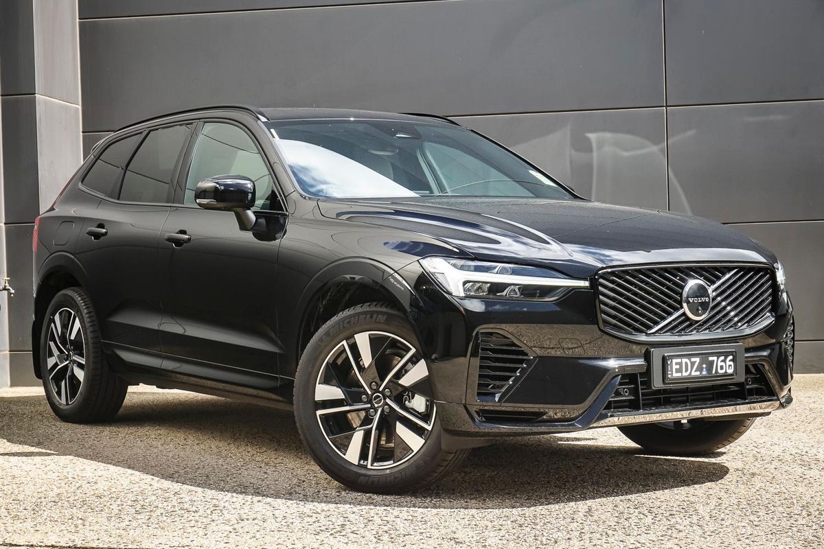 2026 Volvo XC60 Plus T8 Plug-In Hybrid Dark
