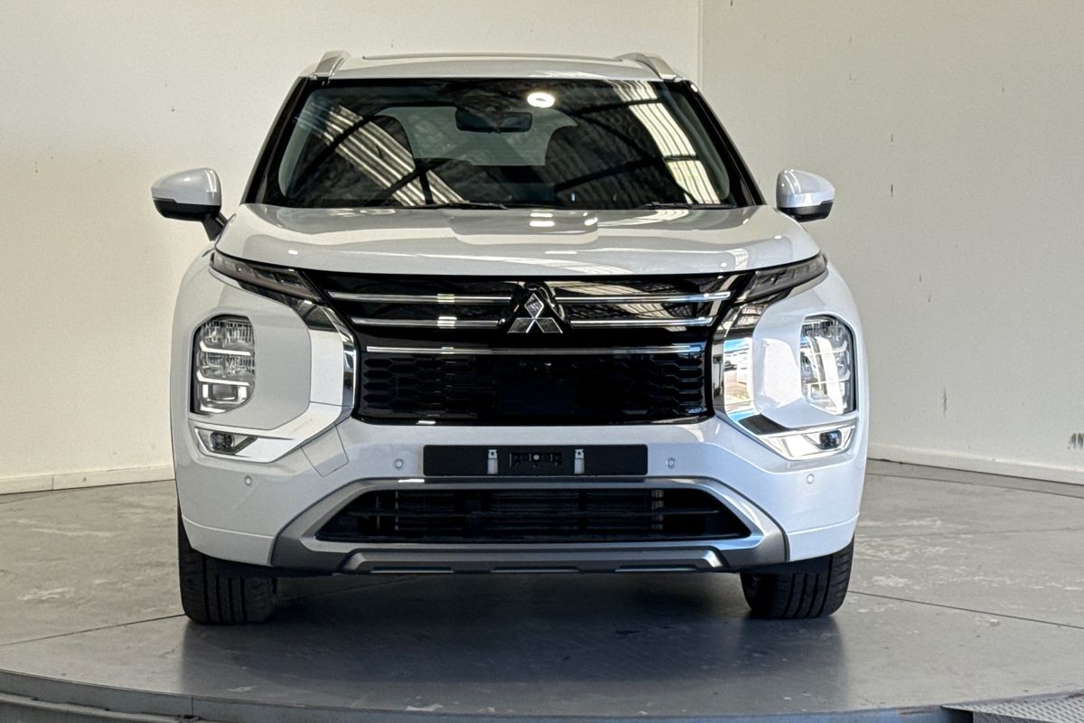 2026 Mitsubishi Outlander Exceed ZM