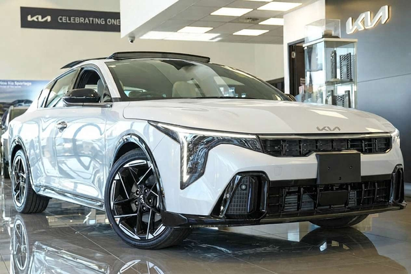 2025 Kia K4 GT-Line CL4m thumb-0
