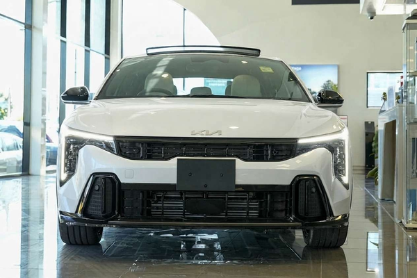 2025 Kia K4 GT-Line CL4m thumb-2