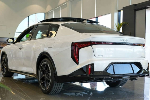 2025 Kia K4 GT-Line CL4m thumb-4