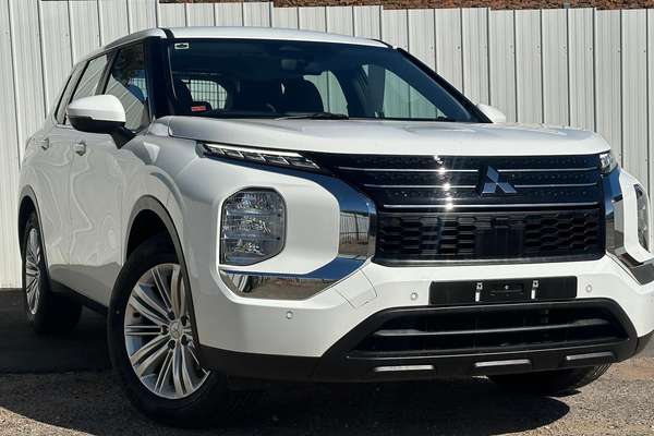 2023 Mitsubishi Outlander ES ZM