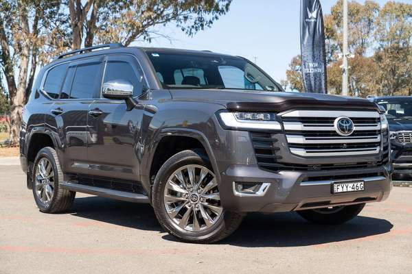 2025 Toyota Landcruiser Sahara ZX FJA300R