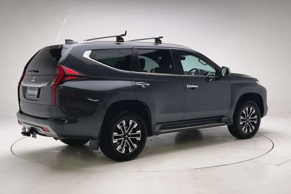 2021 Mitsubishi Pajero Sport GLS QF thumb-2