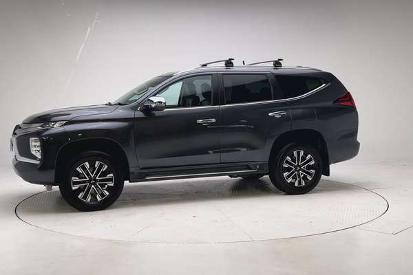 2021 Mitsubishi Pajero Sport GLS QF thumb-6