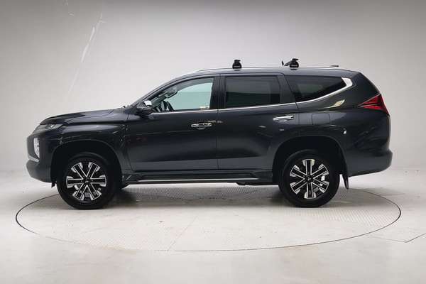 2021 Mitsubishi Pajero Sport GLS QF thumb-7