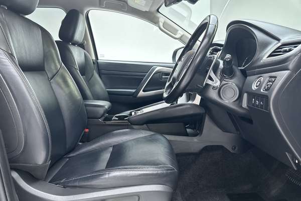 2021 Mitsubishi Pajero Sport GLS QF thumb-12