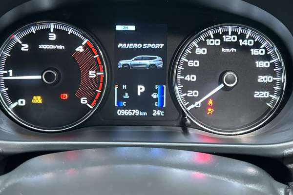 2021 Mitsubishi Pajero Sport GLS QF thumb-13
