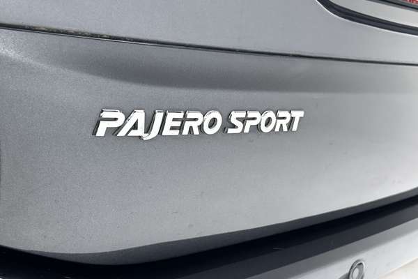2021 Mitsubishi Pajero Sport GLS QF thumb-21
