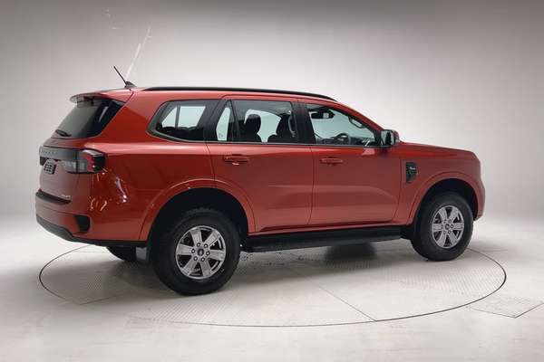 2023 Ford Everest Ambiente 2.0L thumb-2