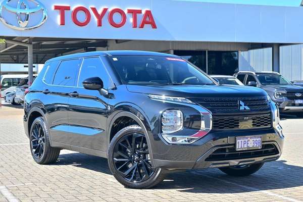 2025 Mitsubishi Outlander Black Edition ZM