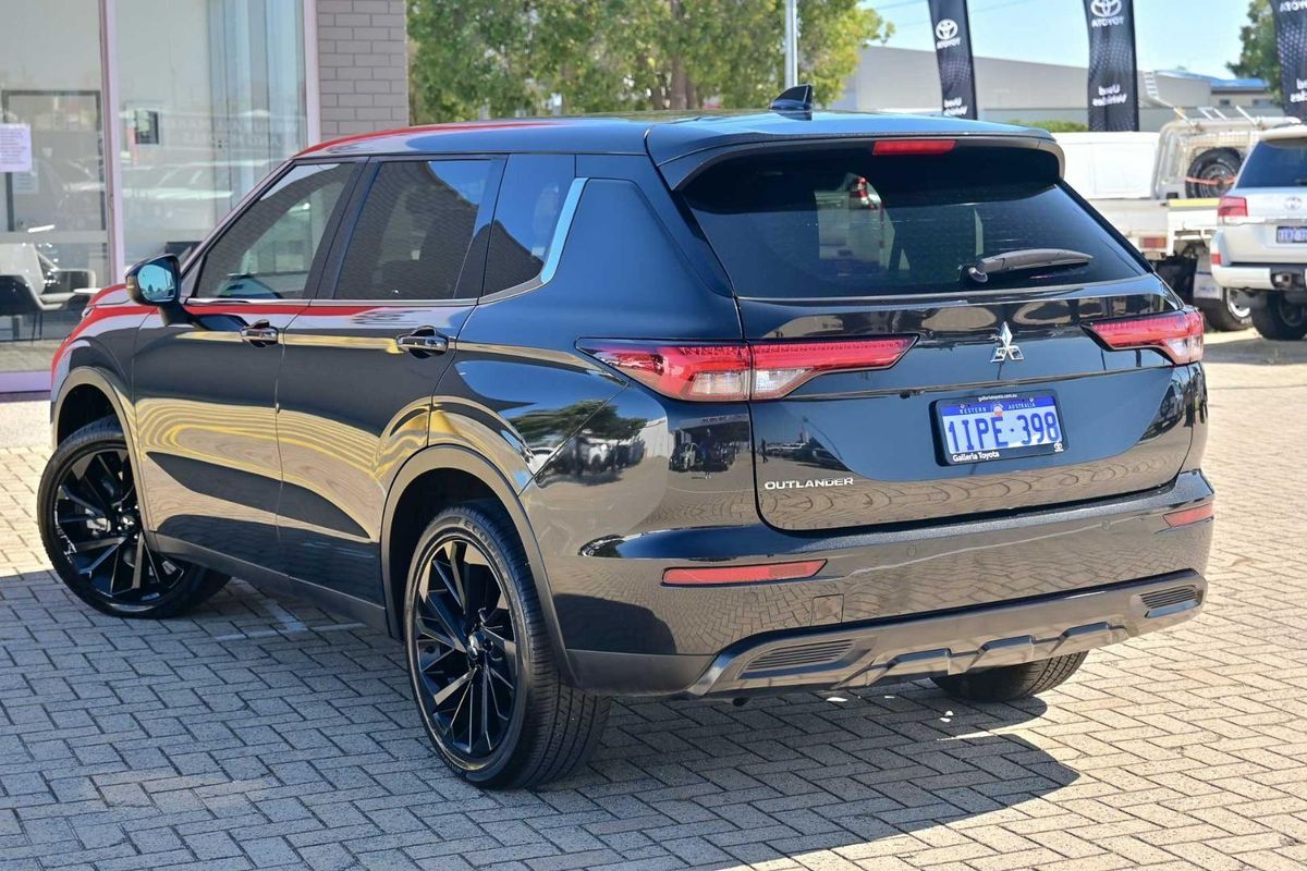 2025 Mitsubishi Outlander Black Edition ZM