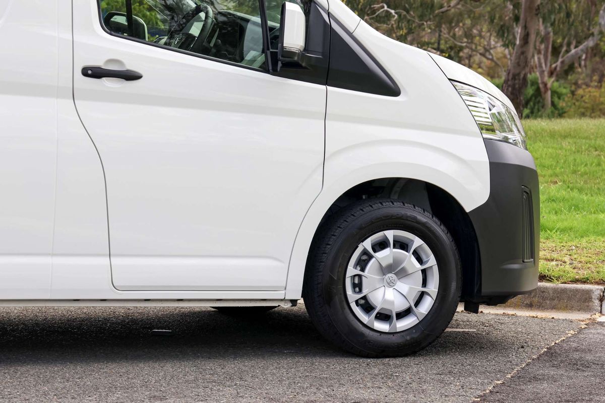 2024 Toyota Hiace GDH300R LWB image 4