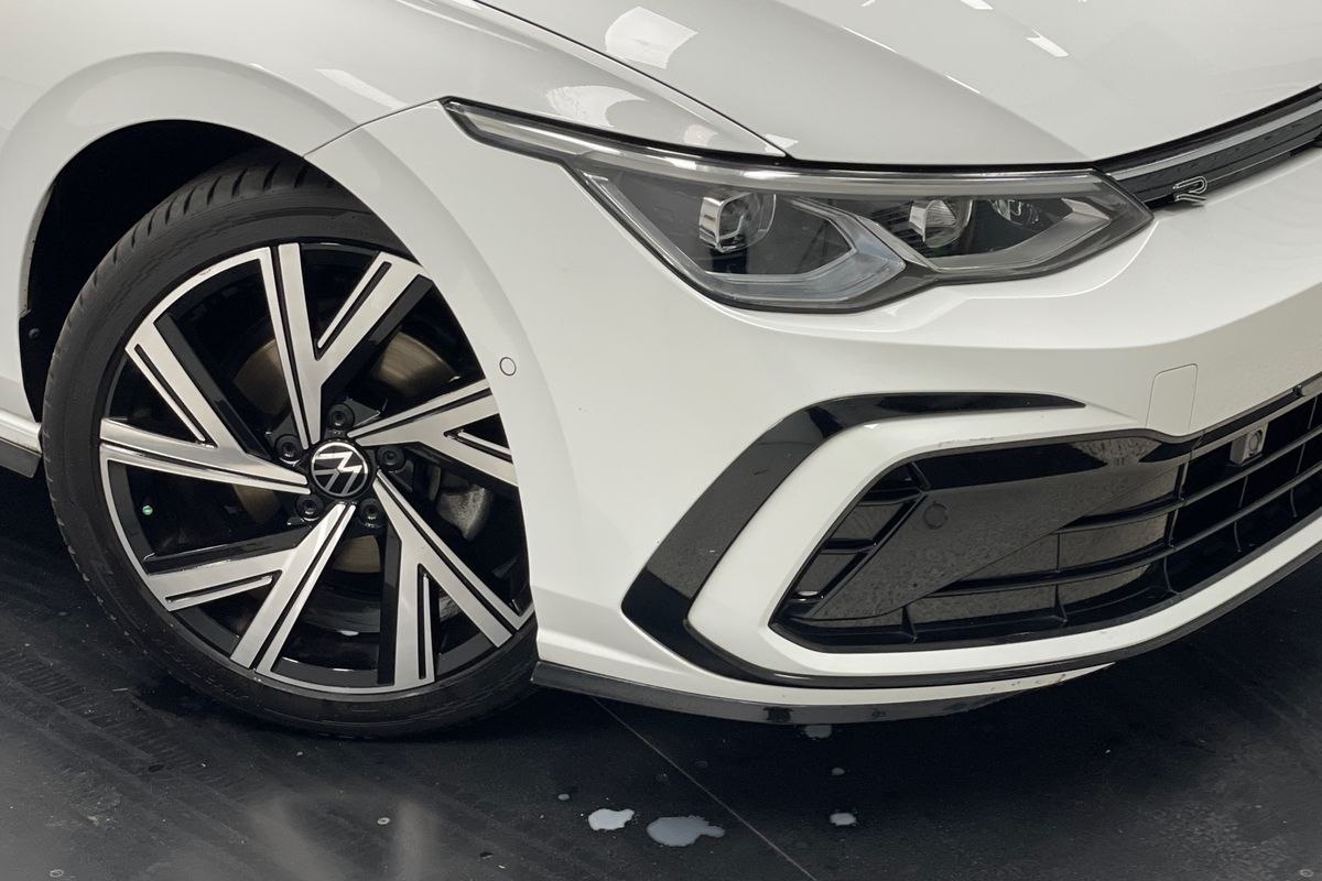 2022 Volkswagen Golf 110TSI R-Line 8