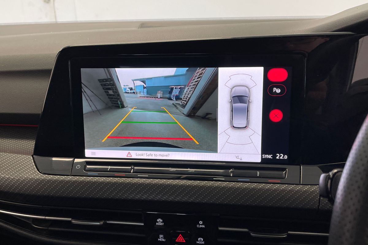 2022 Volkswagen Golf 110TSI R-Line 8