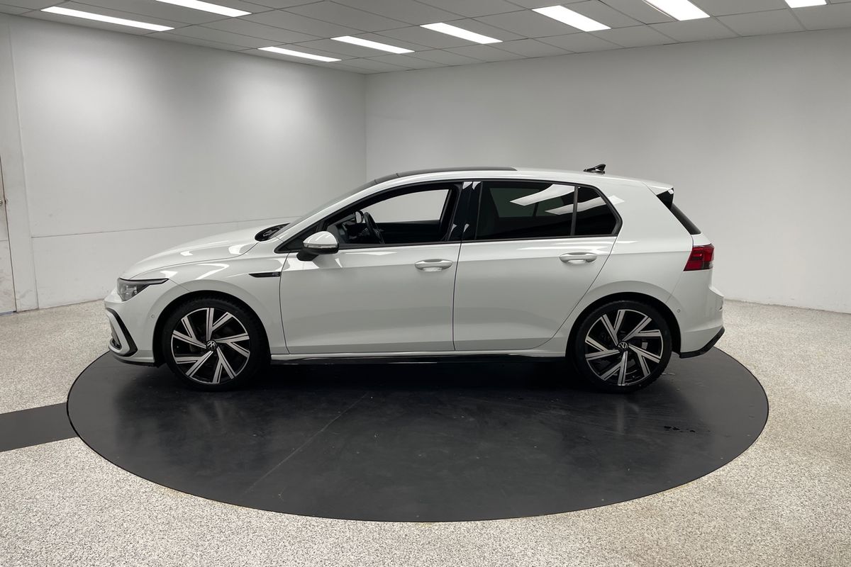 2022 Volkswagen Golf 110TSI R-Line 8