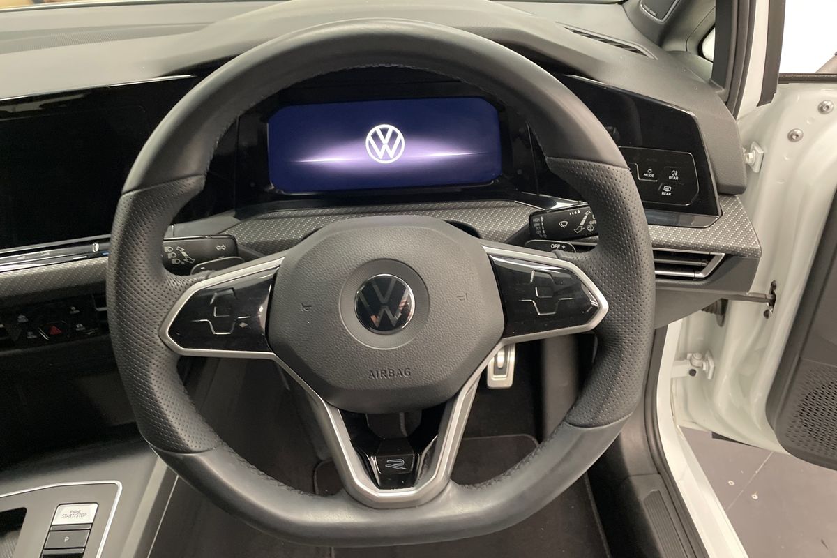 2022 Volkswagen Golf 110TSI R-Line 8