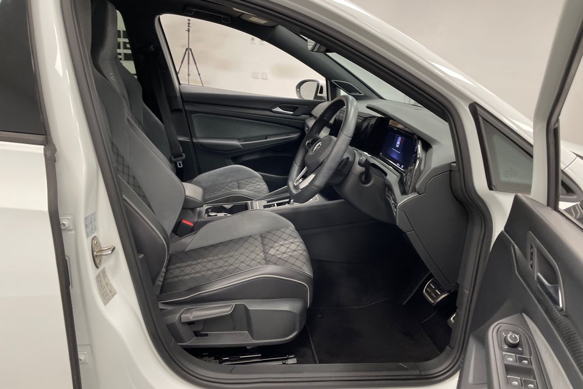 2022 Volkswagen Golf 110TSI R-Line 8