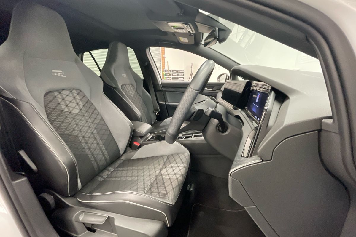 2022 Volkswagen Golf 110TSI R-Line 8