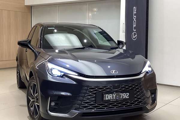 2025 Lexus LBX Luxury MAYH10R