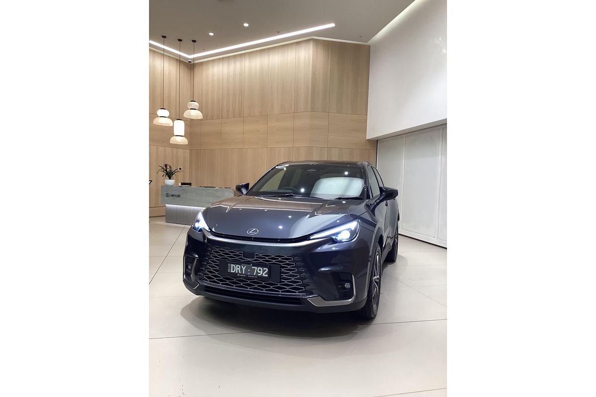 2025 Lexus LBX Luxury MAYH10R