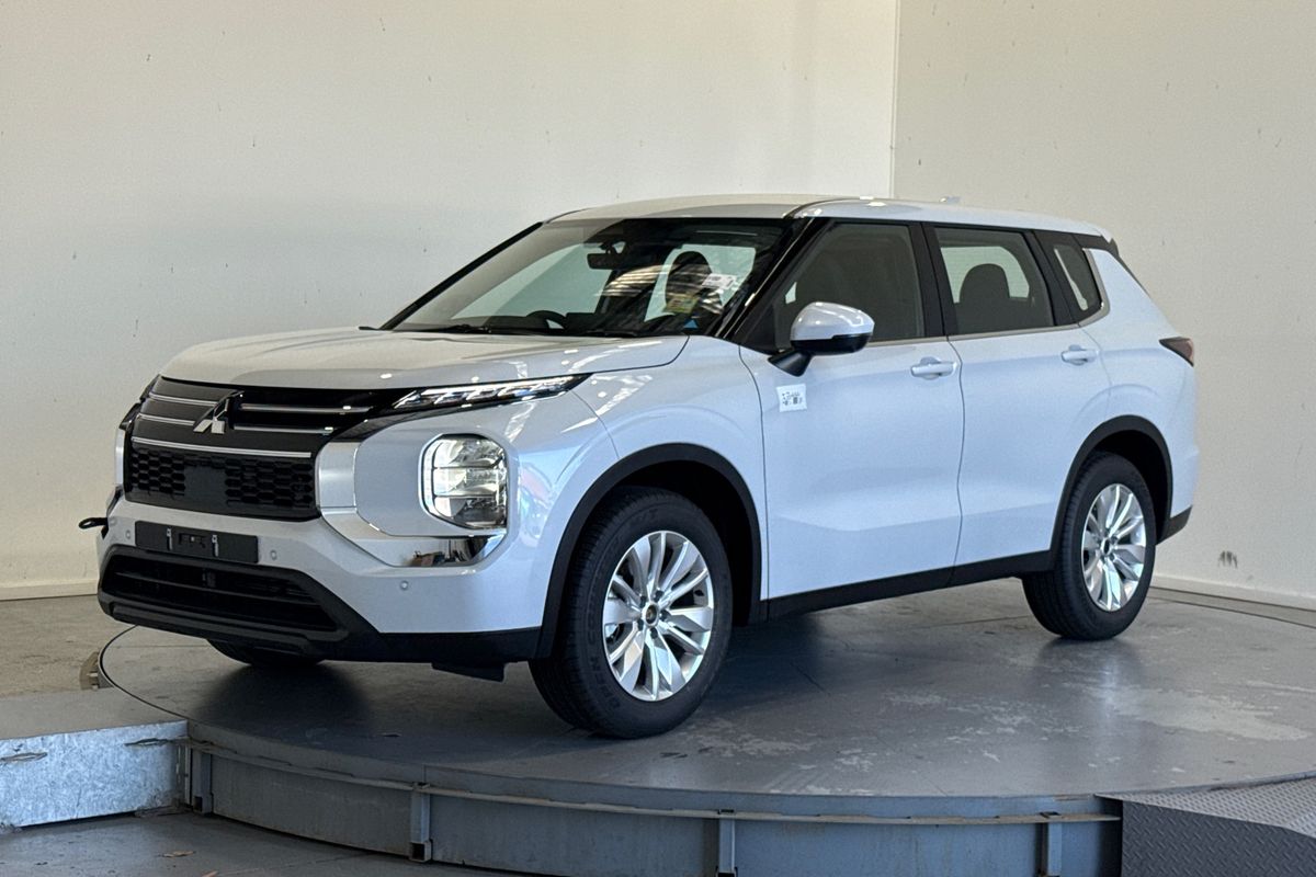 2026 Mitsubishi Outlander ES ZM