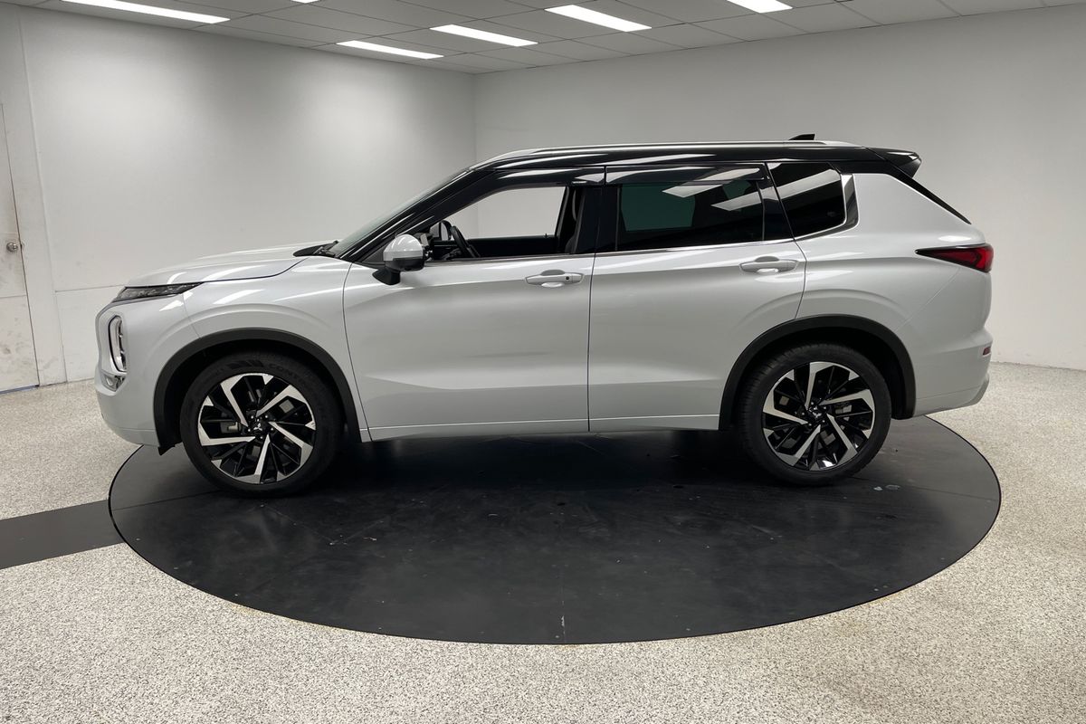 2023 Mitsubishi Outlander Exceed Tourer ZM