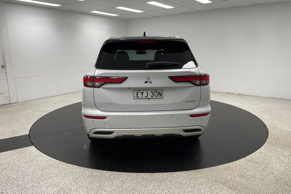 2023 Mitsubishi Outlander Exceed Tourer ZM
