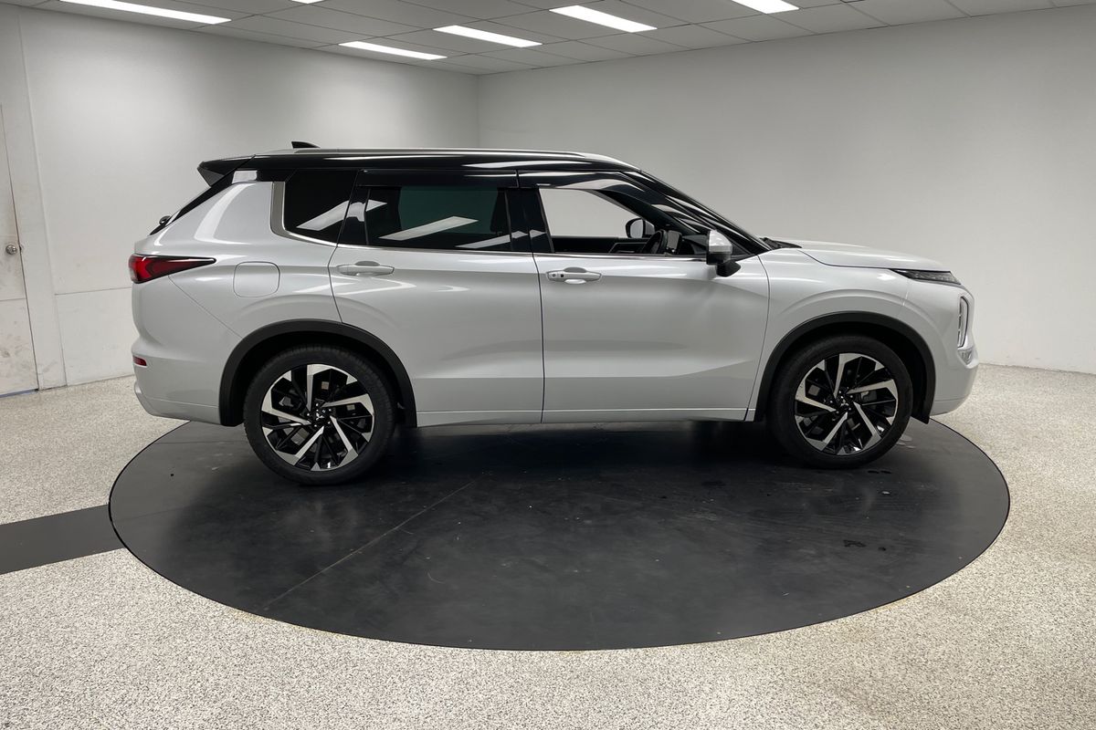 2023 Mitsubishi Outlander Exceed Tourer ZM