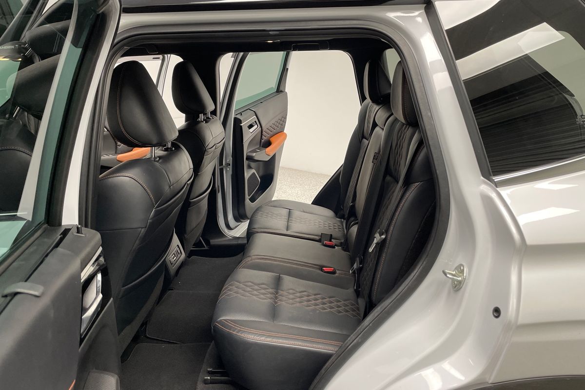 2023 Mitsubishi Outlander Exceed Tourer ZM