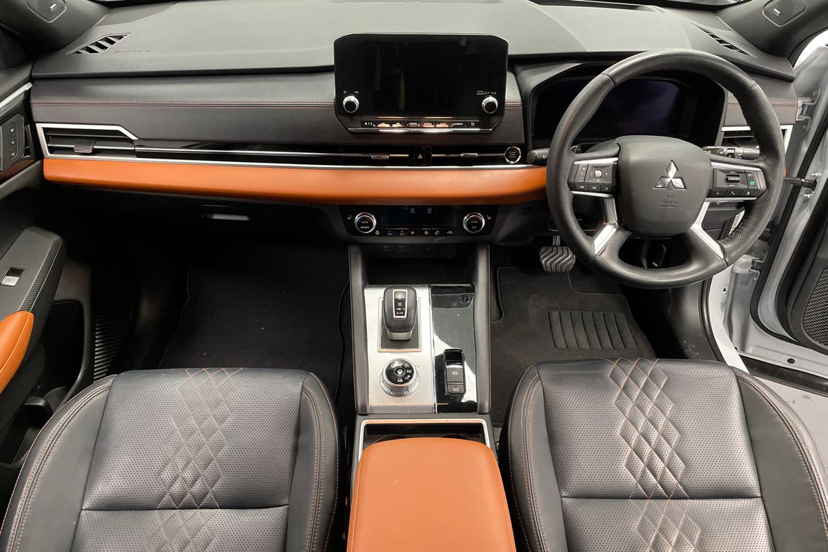 2023 Mitsubishi Outlander Exceed Tourer ZM