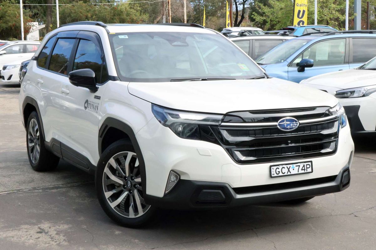 2025 Subaru Forester Hybrid Touring S6