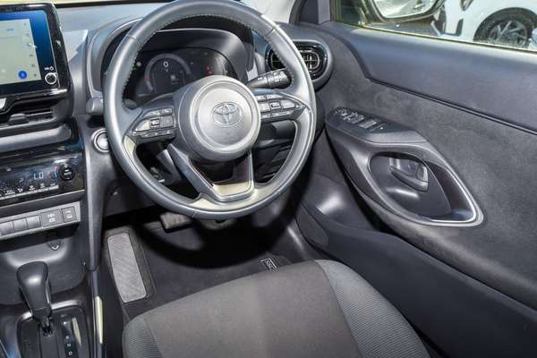 2024 Toyota Yaris Cross GX MXPJ10R thumb-17