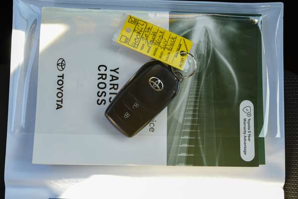 2024 Toyota Yaris Cross GX MXPJ10R thumb-20