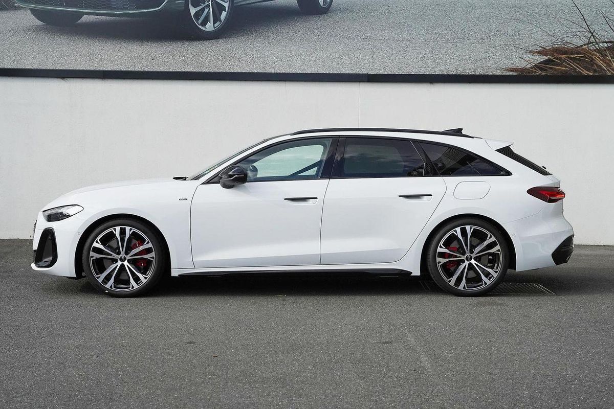2025 Audi A5 e-hybrid S-Line B10