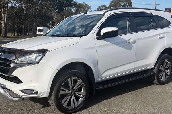 2024 Isuzu MU-X LS-T