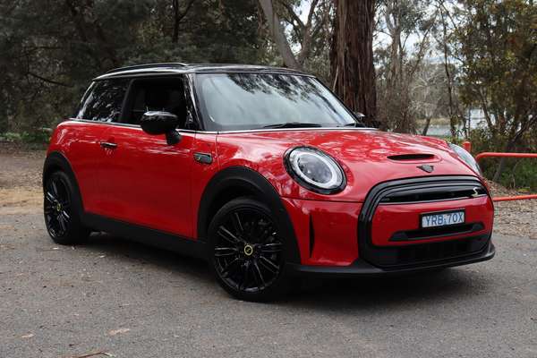 2023 MINI Hatch Cooper SE MINI Yours F56 LCI-2