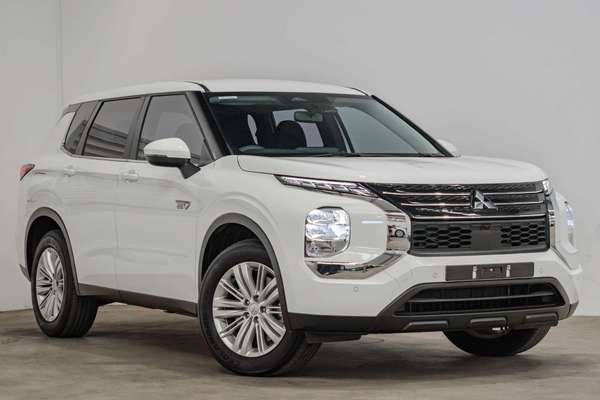 2024 Mitsubishi Outlander PHEV ES ZM