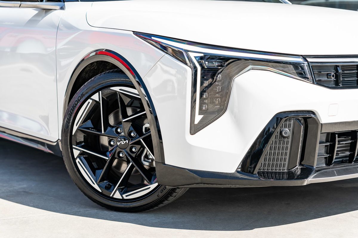 2025 Kia K4 GT-Line CL4m